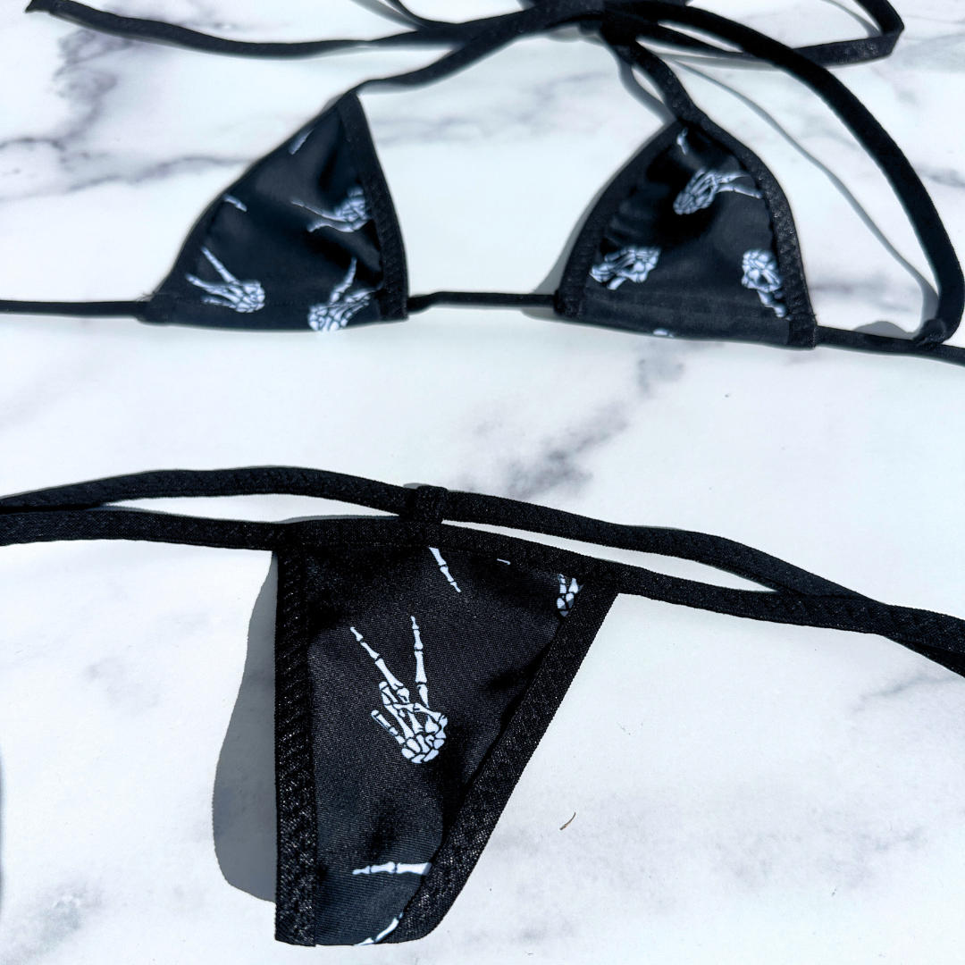 Micro Z String Bitsy's Bikinis Micro G-String - Pirate Skulls Crossbones-Black String